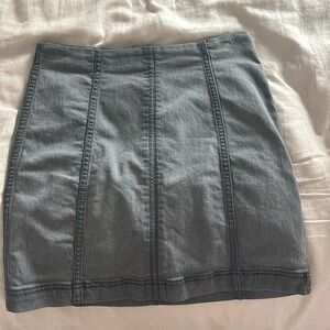 FREE PEOPLE fitting skirt. Charcoal Grey. Barely worn